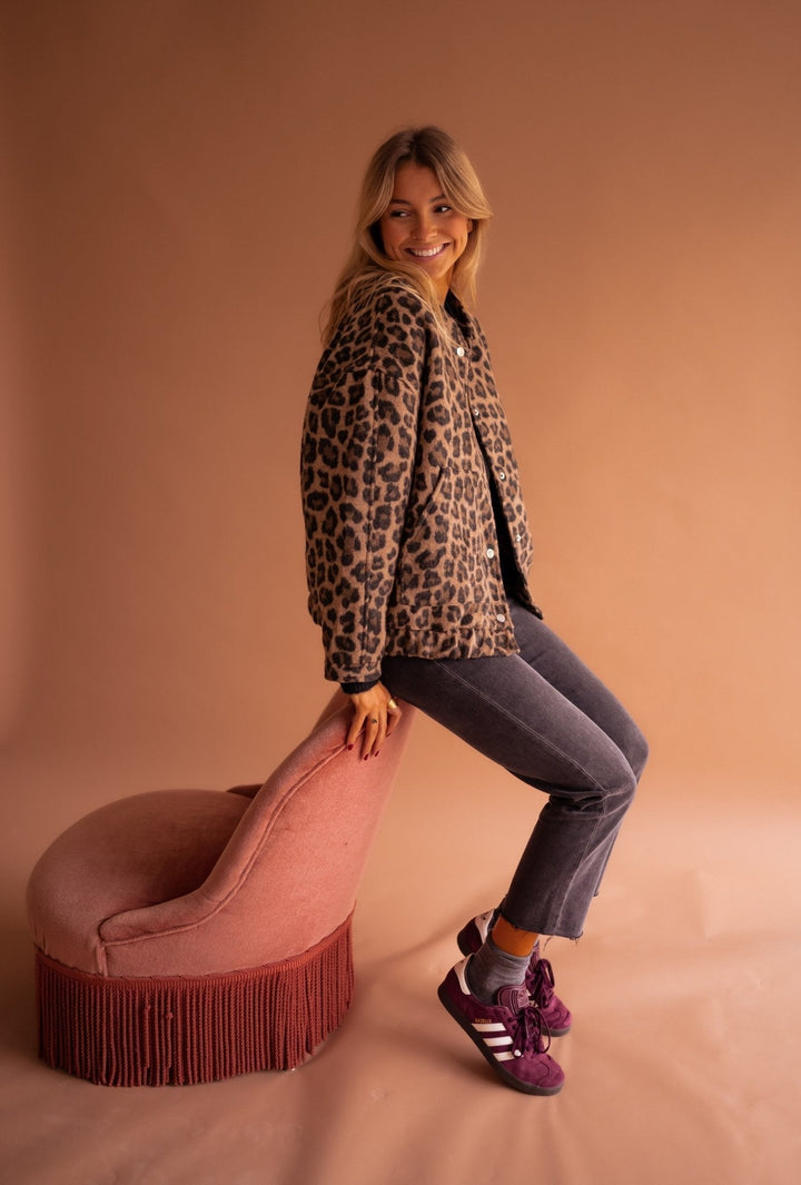 Charlene – Jachetă de Damă Elegantă cu Model Leopard